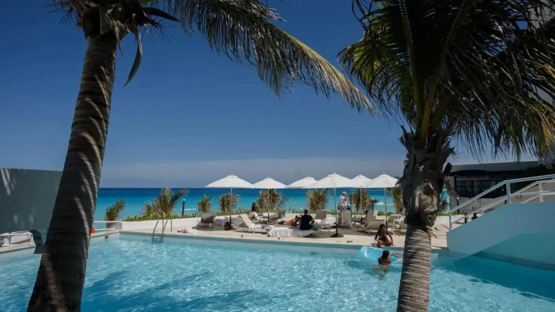 Oceanfront Studio, Magnificent Views Cancun